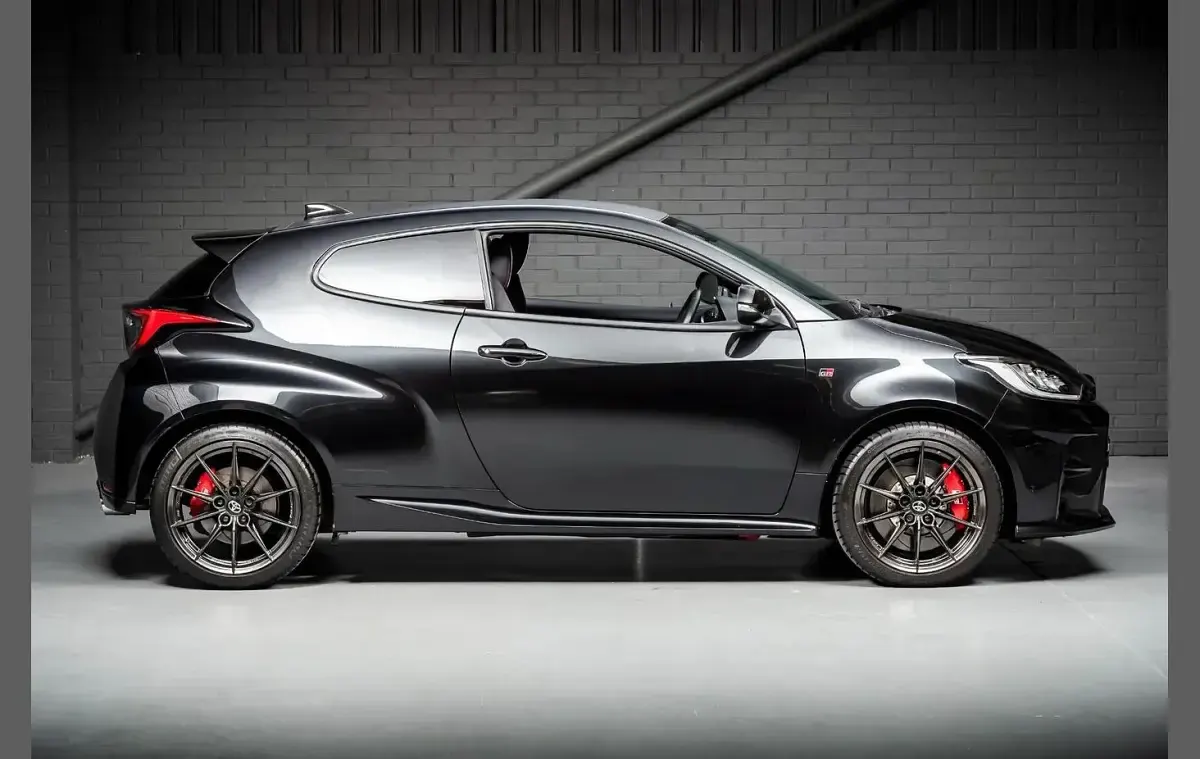 Używany Toyota Yaris 257 KM (189 kW) 2022 Czarny Hatchback