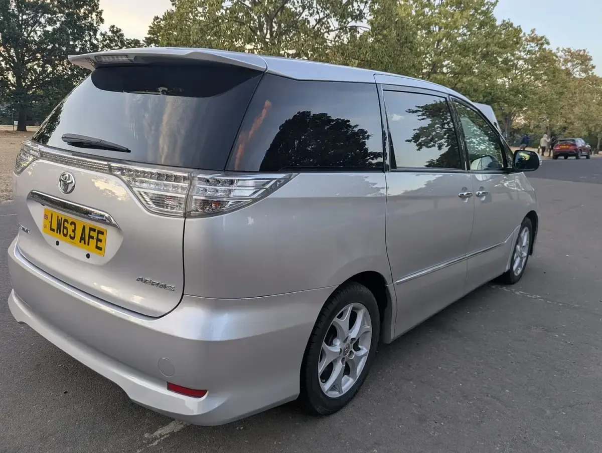 Used Toyota Estima 170 HP (125 kW) 2013 Silver
