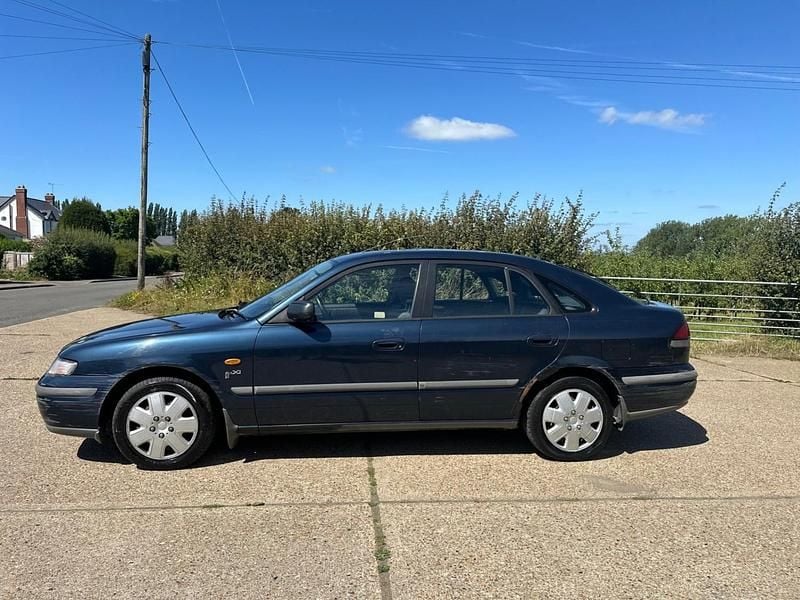 Usado Mazda 626 136 HP (100 kW) 1998 Azul Citadino