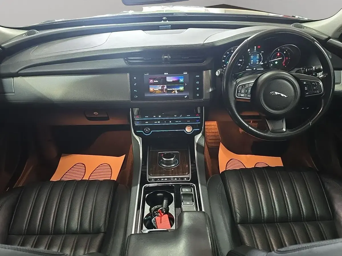 Used Jaguar XF Portfolio 180 HP (132 kW) 2017 Grey Sedan