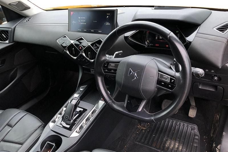 Used DS Automobiles DS3 Ultra Prestige 155 HP (114 kW) 2019 Gold Hatchback