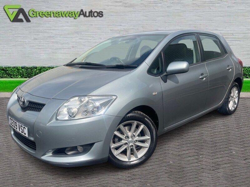 Silver Used 2009 Toyota Auris Hatchback | £3,491 (Fair price) - Image 1/4