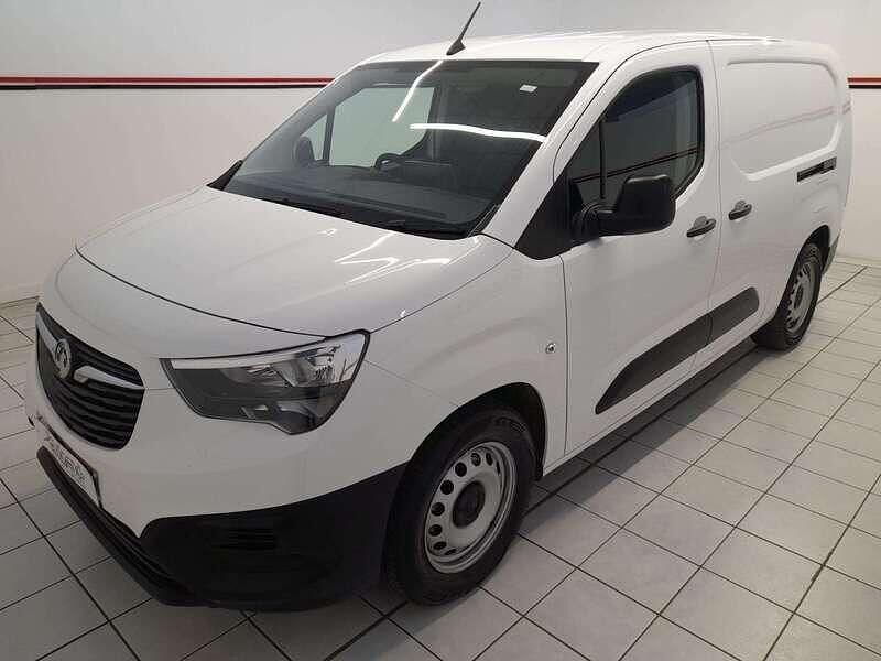 Begagnad Vauxhall Combo 100 kW (136 HK) 2022 Vit Minibuss