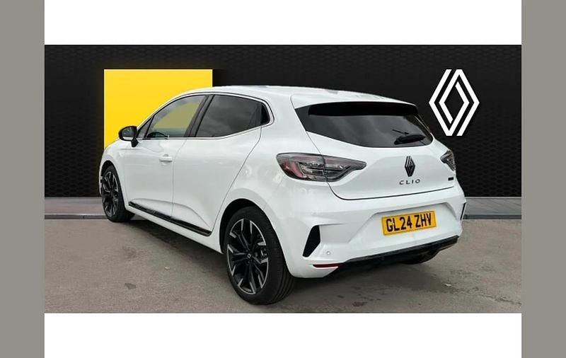 Used Renault Clio V Techno 145 HP (106 kW) 2024 White Hatchback