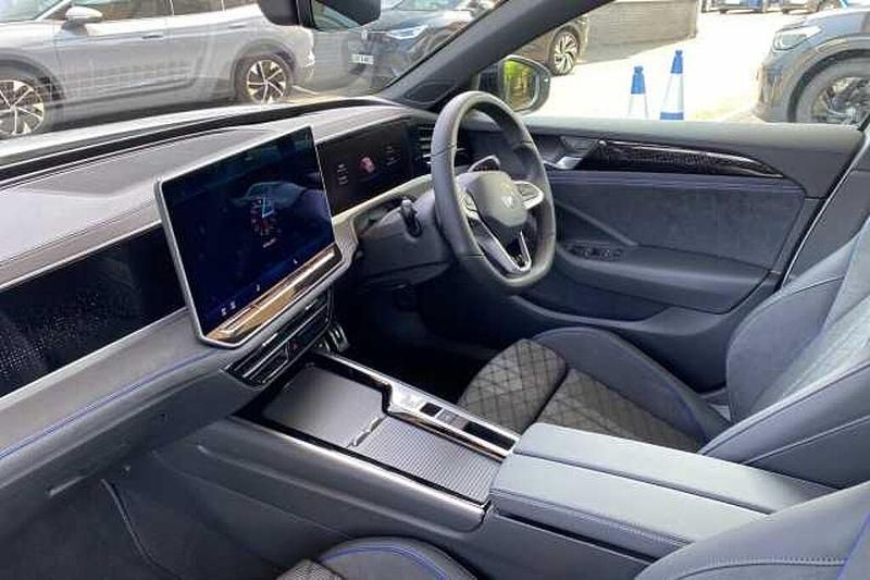 Image 2/4