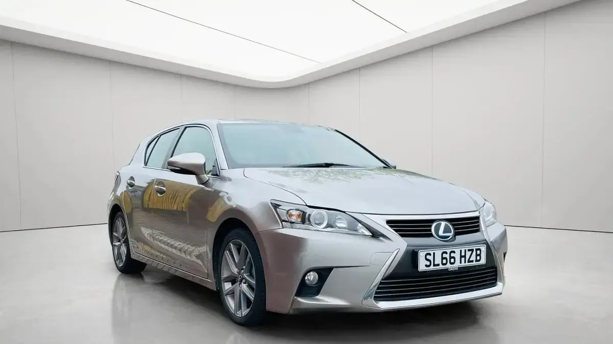 Used Lexus CT200h Executive Line 136 HP (100 kW) 2016 Silver Hatchback