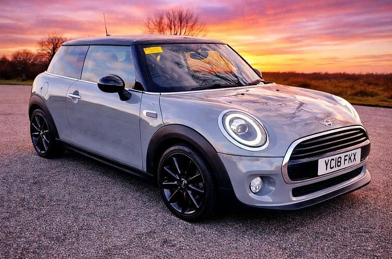 Usado Mini Cooper Hatch 2018 Gris Utilitario