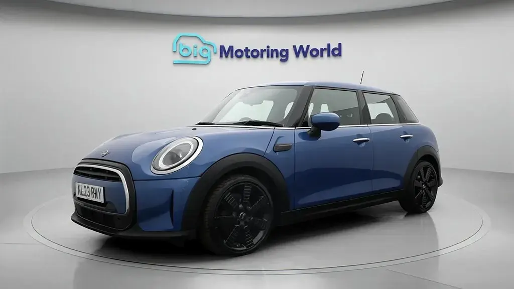 Używany Mini Cooper Exclusive 136 KM (100 kW) 2023 Niebieski Hatchback