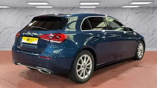 Begagnad Mercedes A150 Executive 150 HK (110 kW) 2020 Blå Halvkombi
