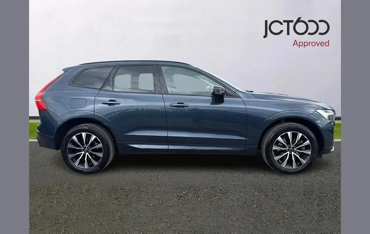 Used Volvo XC60 Plus 247 HP (181 kW) 2024 Blue SUV