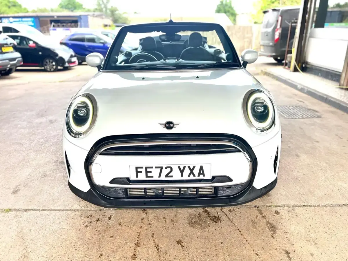 Używany Mini Cooper Cabriolet Classic 2022 Srebrny Kabriolet