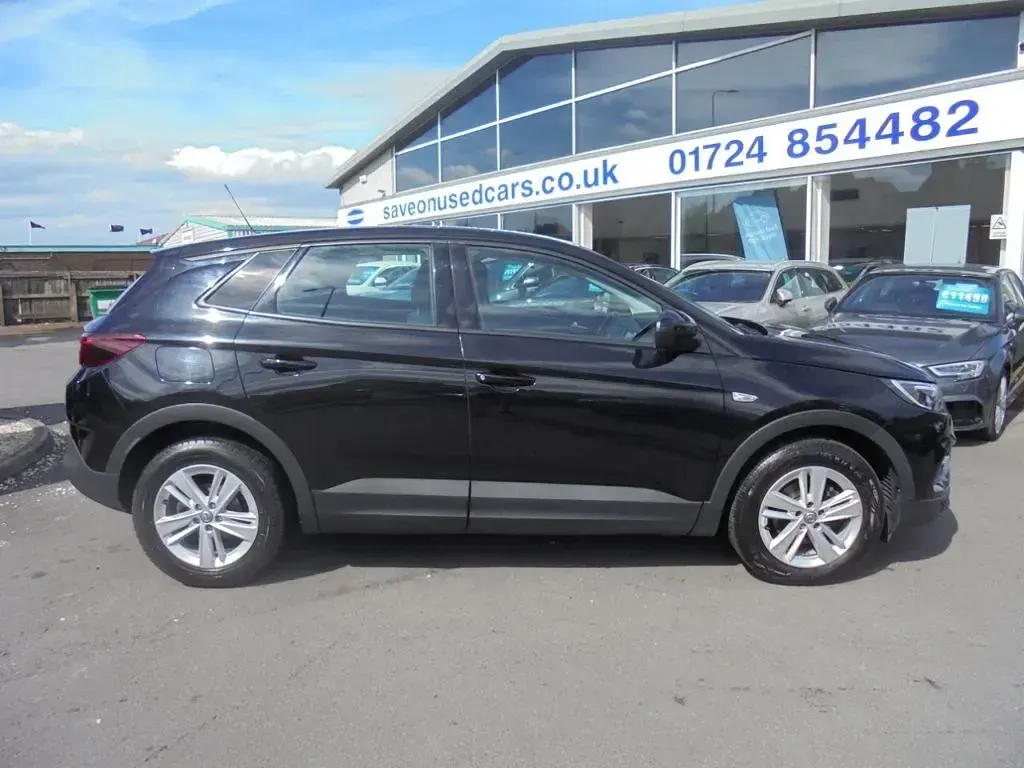 Used Vauxhall Grandland X S 130 HP (95 kW) 2019 Black SUV
