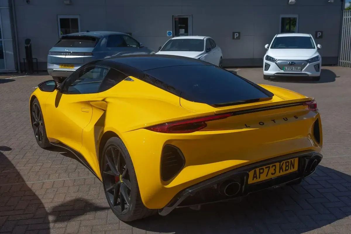 Used Lotus Emira 404 HP (297 kW) 2024 Yellow Coupe