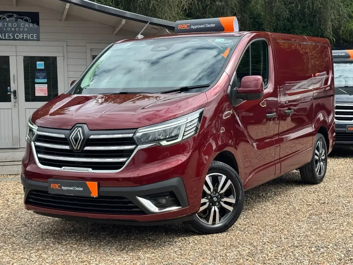 Used Renault Trafic 2025 Red MPV