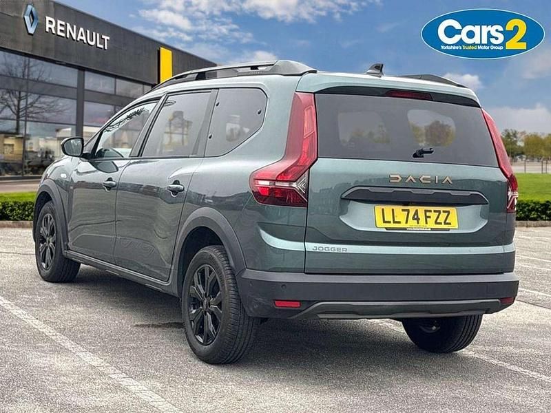 Used Dacia Jogger Extreme 110 HP (80 kW) 2024 Green MPV