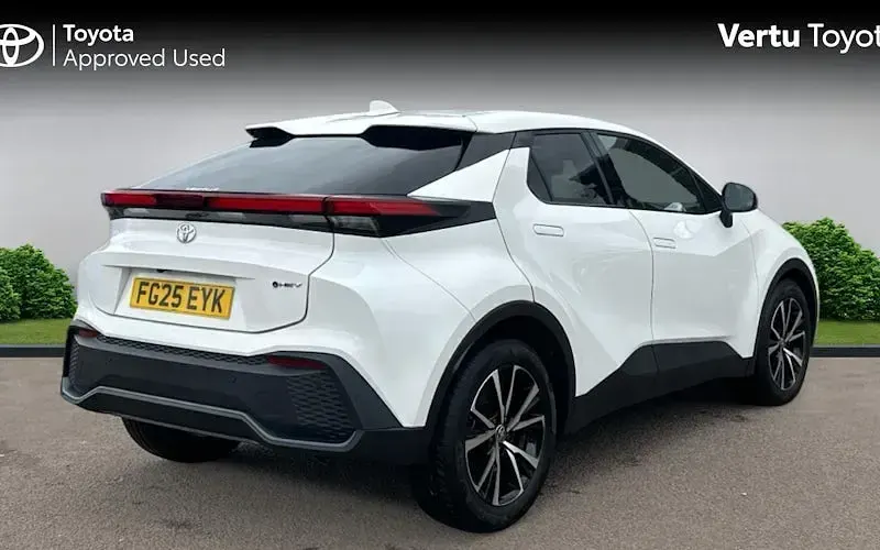 Used Toyota C-HR Design 140 HP (102 kW) 2025 White SUV