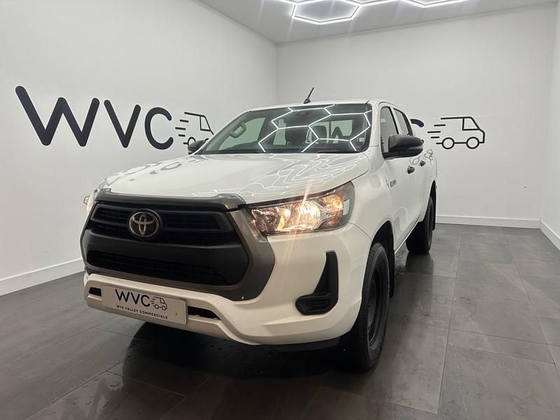Used Toyota HiLux Active 150 HP (110 kW) 2021 White Pickup