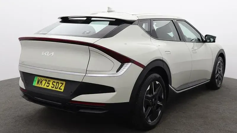 Used Kia EV6 Air 167 kW (228 HP) 2025 White SUV