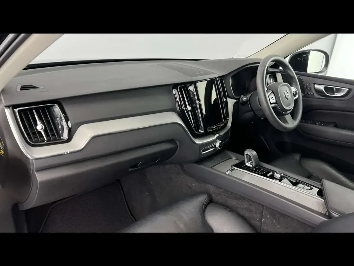 Begagnad Volvo XC60 Plus 2023 Svart SUV