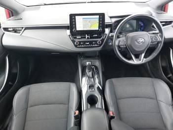 Used Toyota Corolla Design 122 HP (89 kW) 2021 Red Hatchback