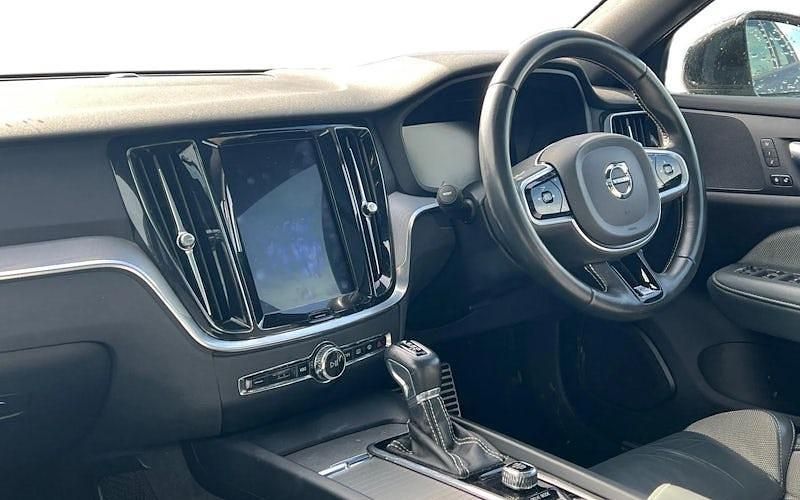 Used Volvo V60 R-Design Pro 190 HP (139 kW) 2019 Black Estate