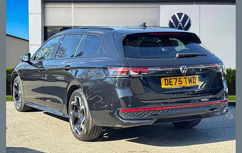 Begagnad VW Passat R-line 147 HK (108 kW) 2025 Svart Kombi