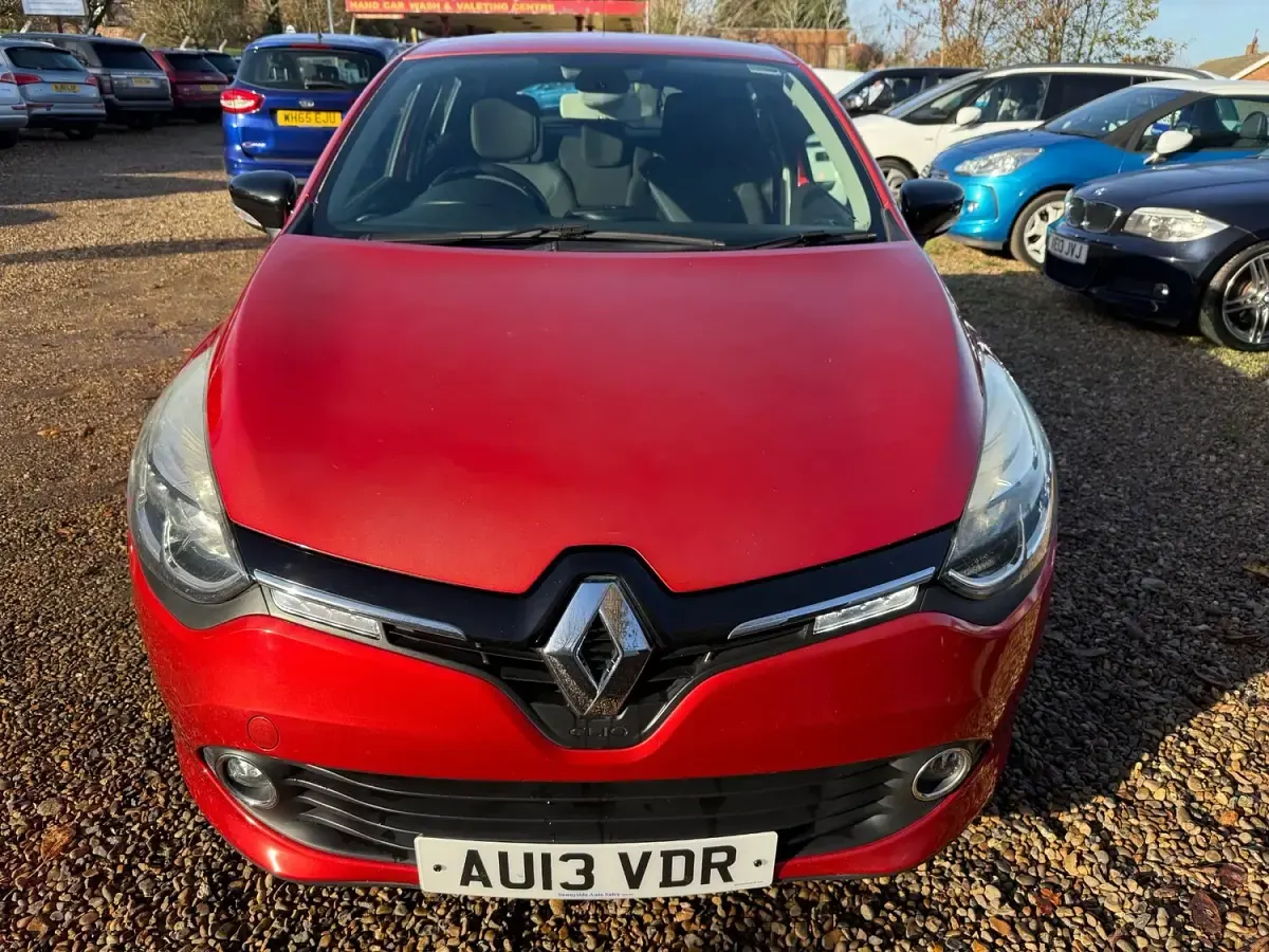 Used Renault Clio Dynamique 90 HP (66 kW) 2013 Red Hatchback