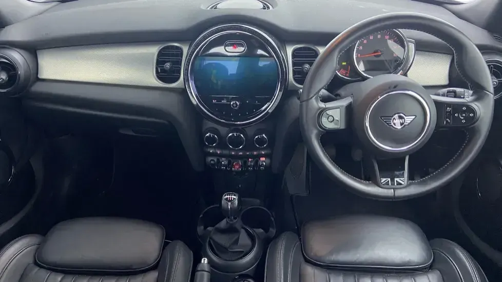 Używany Mini Cooper Exclusive 134 KM (98 kW) 2022 Czarny Hatchback