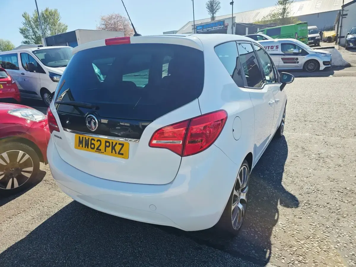 Second-hand Vauxhall Meriva Active 2013 Alb Monovolum
