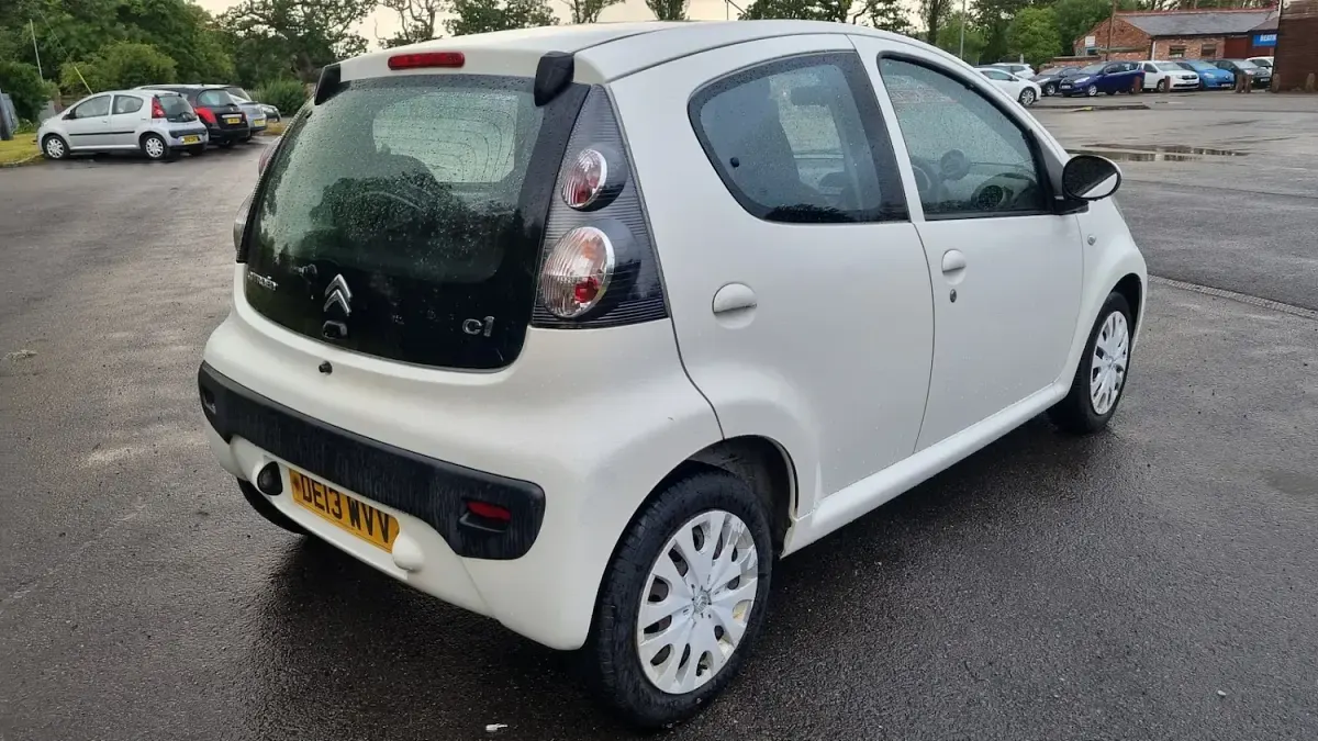 Used Citroën C1 VTR Sport 68 HP (50 kW) 2013 White Hatchback