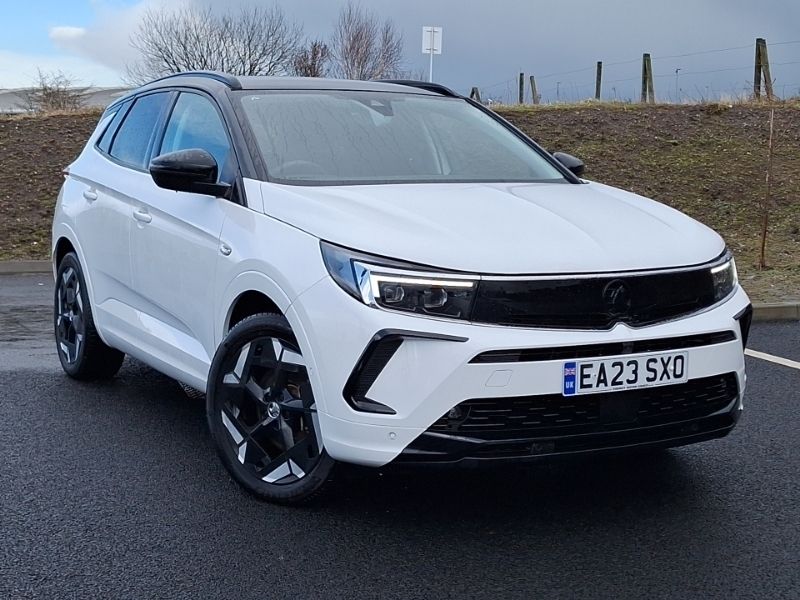 White Used 2023 Vauxhall Grandland X GSe SUV | £22,698 (Fair price) - Image 1/4