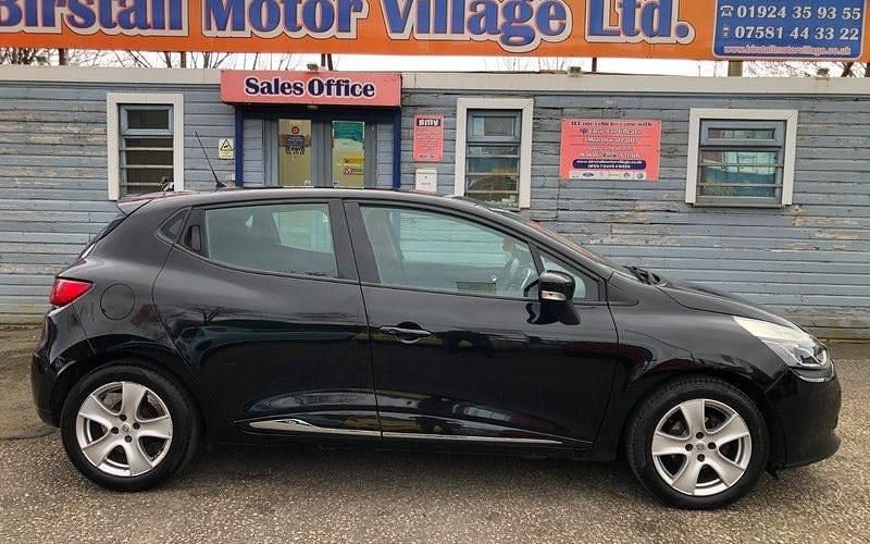 Used Renault Clio IV Dynamique 73 HP (53 kW) 2016 Hatchback