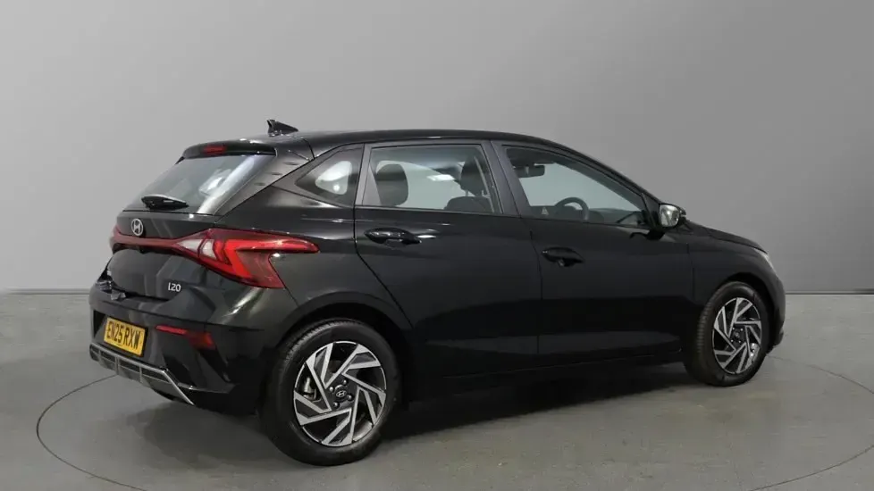 Used Hyundai i20 Advanced 100 HP (73 kW) 2025 Phantom black Hatchback