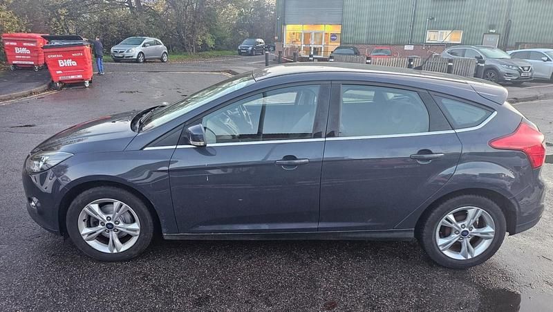 Used Ford Focus Zetec 115 HP (84 kW) 2014 Grey Hatchback