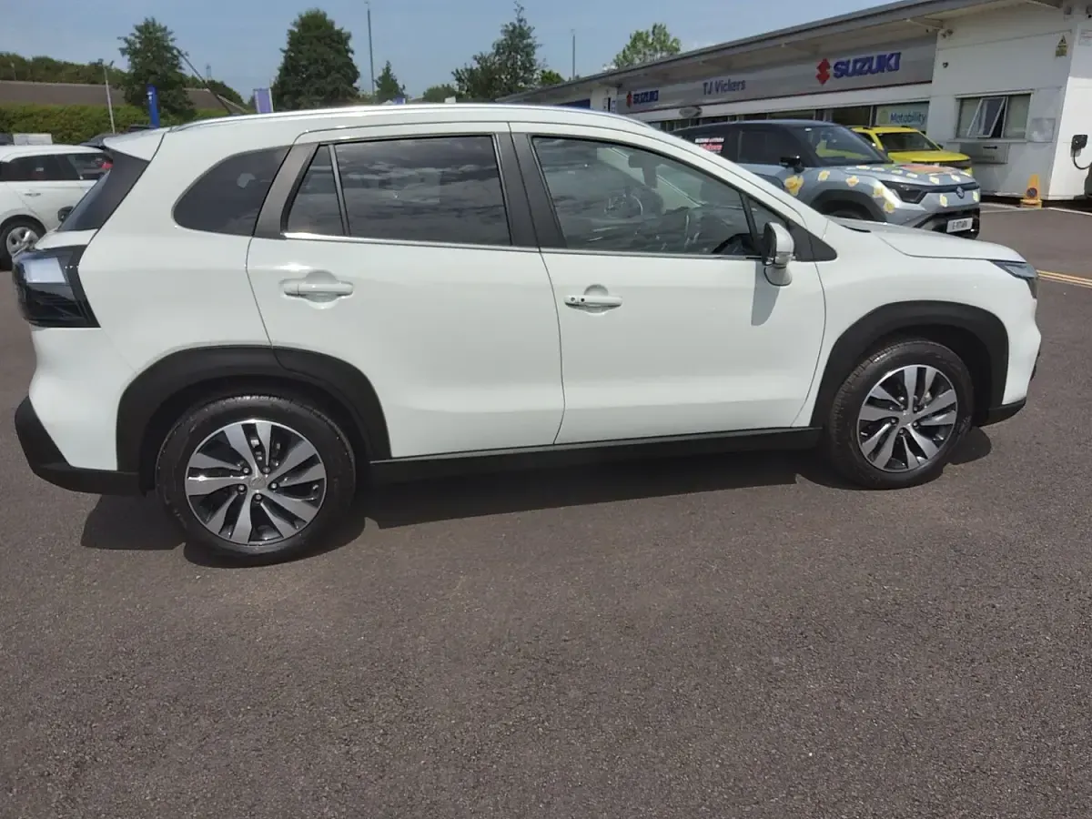 Used Suzuki SX4 115 HP (84 kW) 2023 White Hatchback