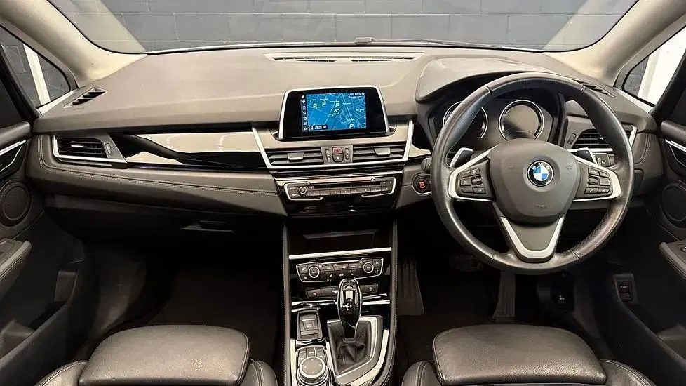 Used BMW 220 Active Tourer Luxury Line 187 HP (137 kW) 2019 White MPV