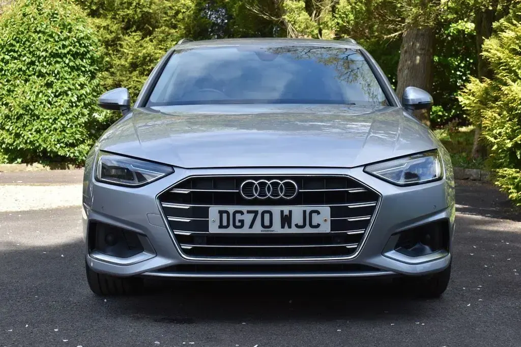 Begagnad Audi A4 Sport 163 HK (119 kW) 2020 Silver Kombi