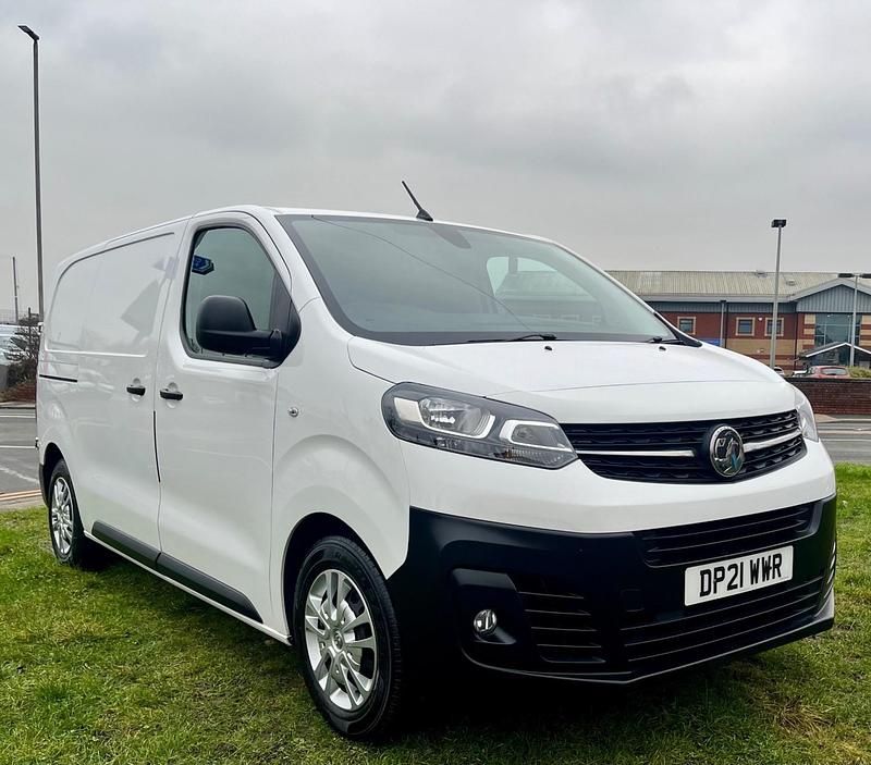 Used Vauxhall Vivaro 120 HP (88 kW) 2021 White MPV