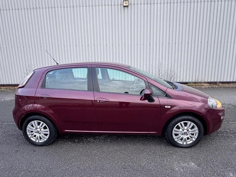 Used Fiat Punto Easy 69 HP (50 kW) 2014 Red Hatchback