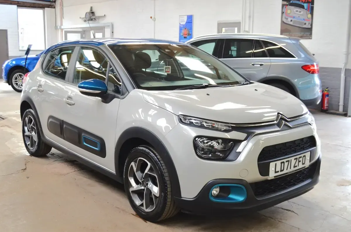 Begagnad Citroën C3 Shine 2021 Beige Halvkombi
