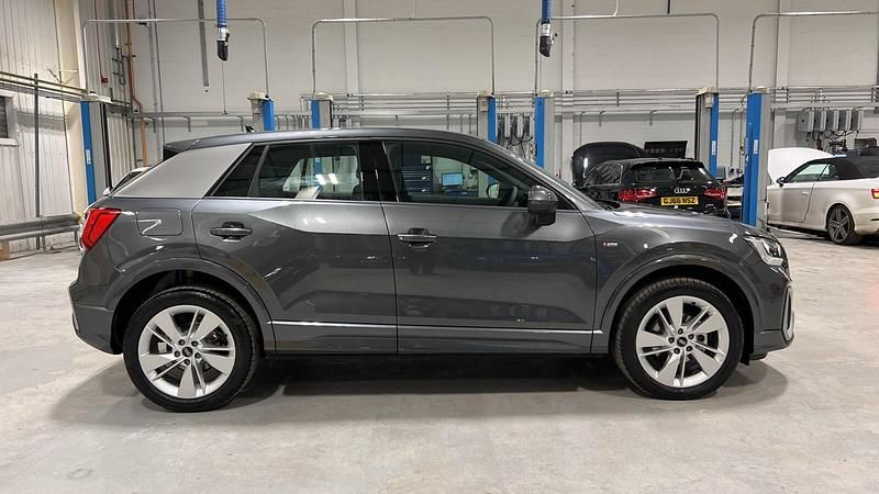 Begagnad Audi Q2 S-Line 150 HK (110 kW) 2022 Grå SUV