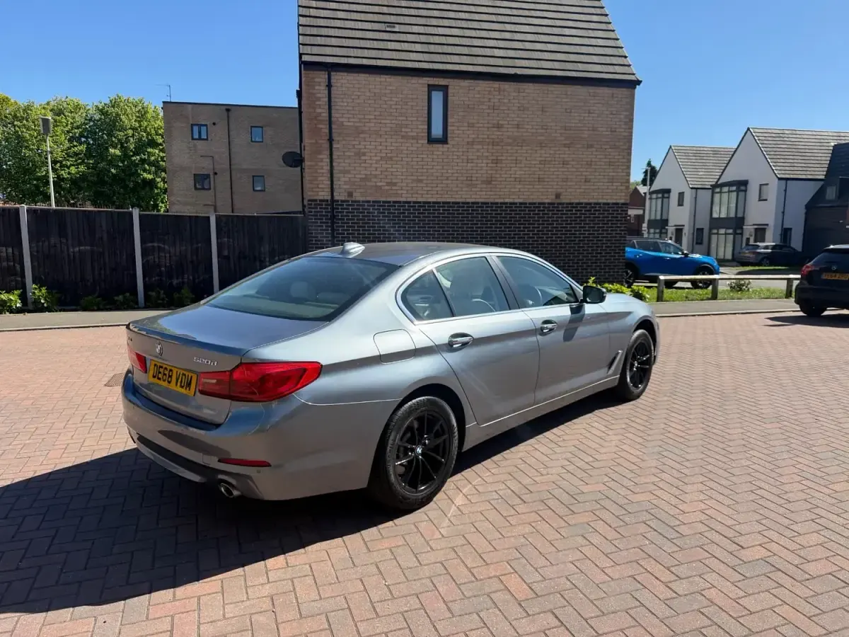 Begagnad BMW 520 2018 Blå Sedan