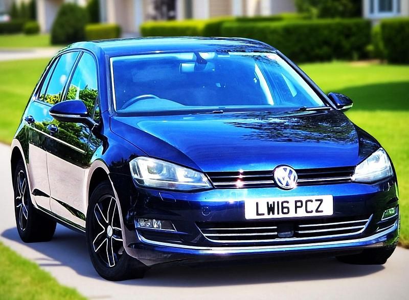 Blue Used 2016 VW Golf VII Hatchback | £7,995 (Fair price) - Image 1/4