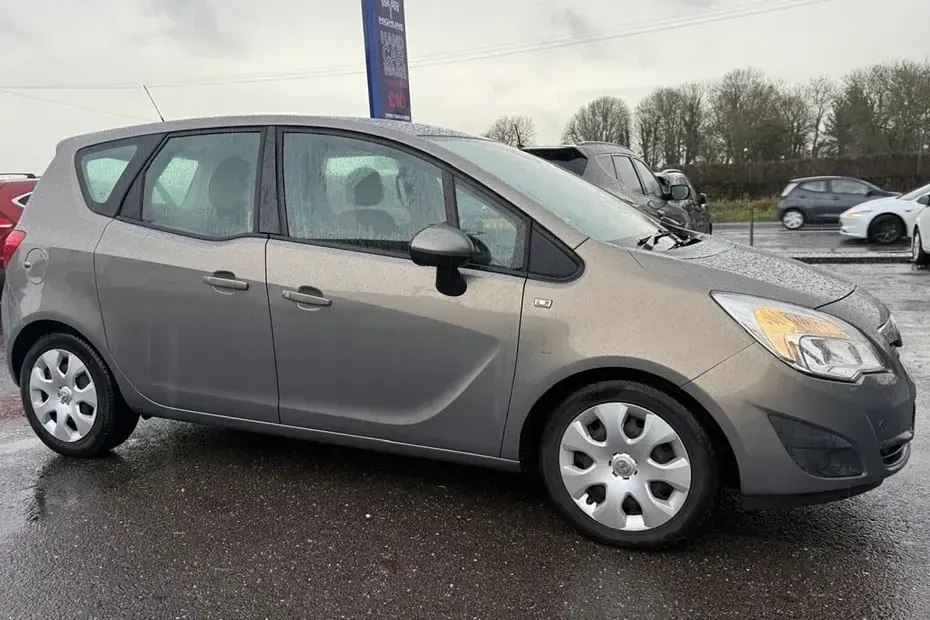 Second-hand Vauxhall Meriva 110 CP (80 kW) 2013 Maro Monovolum