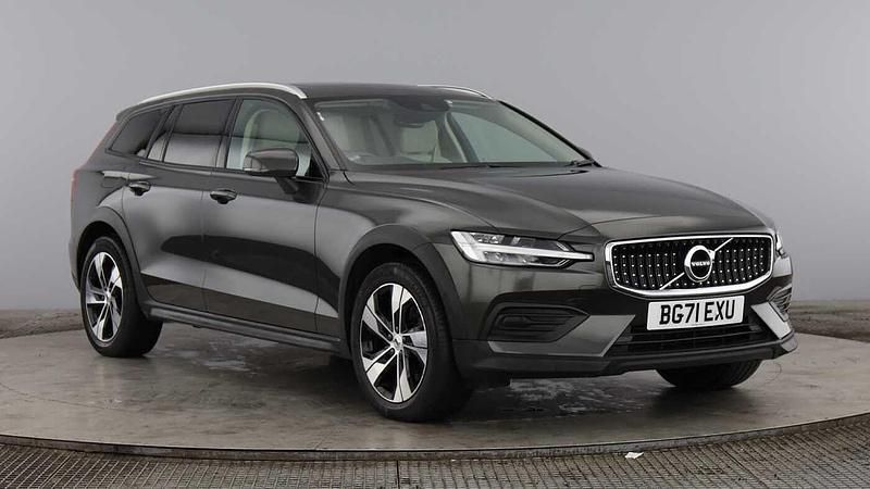 Usado Volvo V60 CC 2022 Cinzento Carrinha