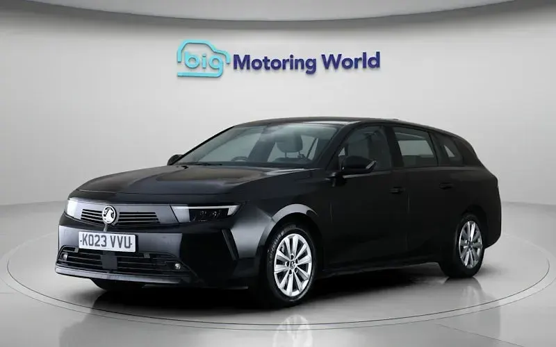 Used Vauxhall Astra Design Edition 131 HP (96 kW) 2025 Estate