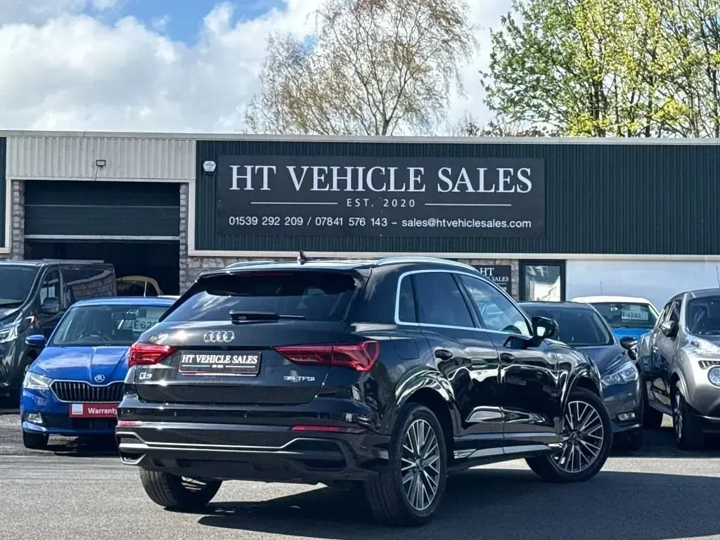 Usado Audi Q3 S-Line 150 HP (110 kW) 2024 Preto SUV