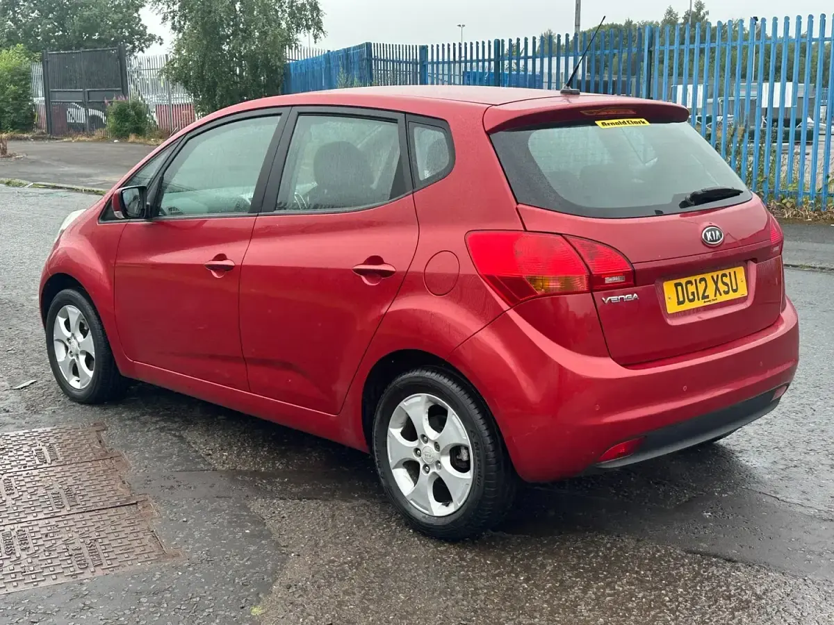 Used Kia Venga 125 HP (91 kW) 2012 Red Hatchback