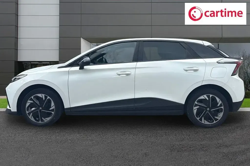 Used MG MG4 EV SE 50 kW (69 HP) 2023 White Hatchback