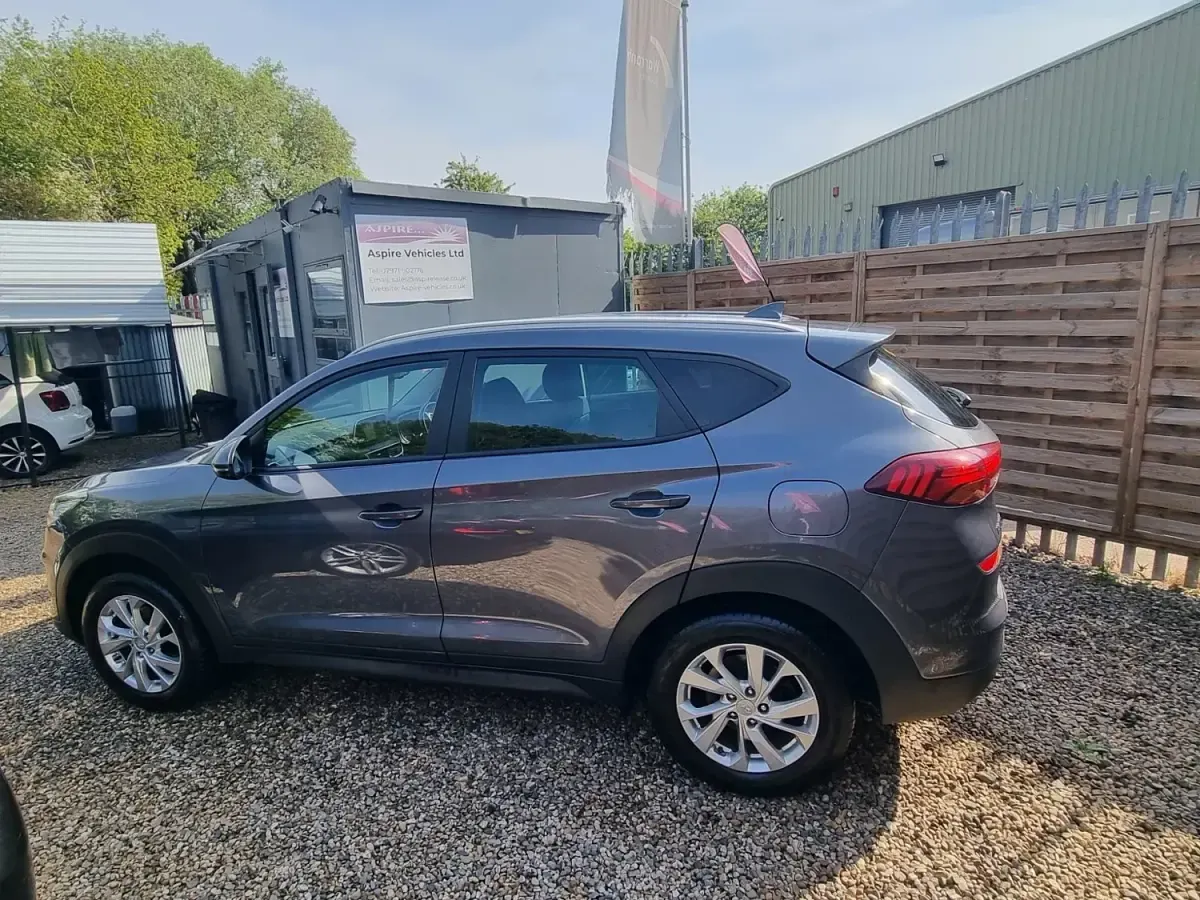 Usado Hyundai Tucson SE 177 HP (130 kW) 2019 Cinzento SUV